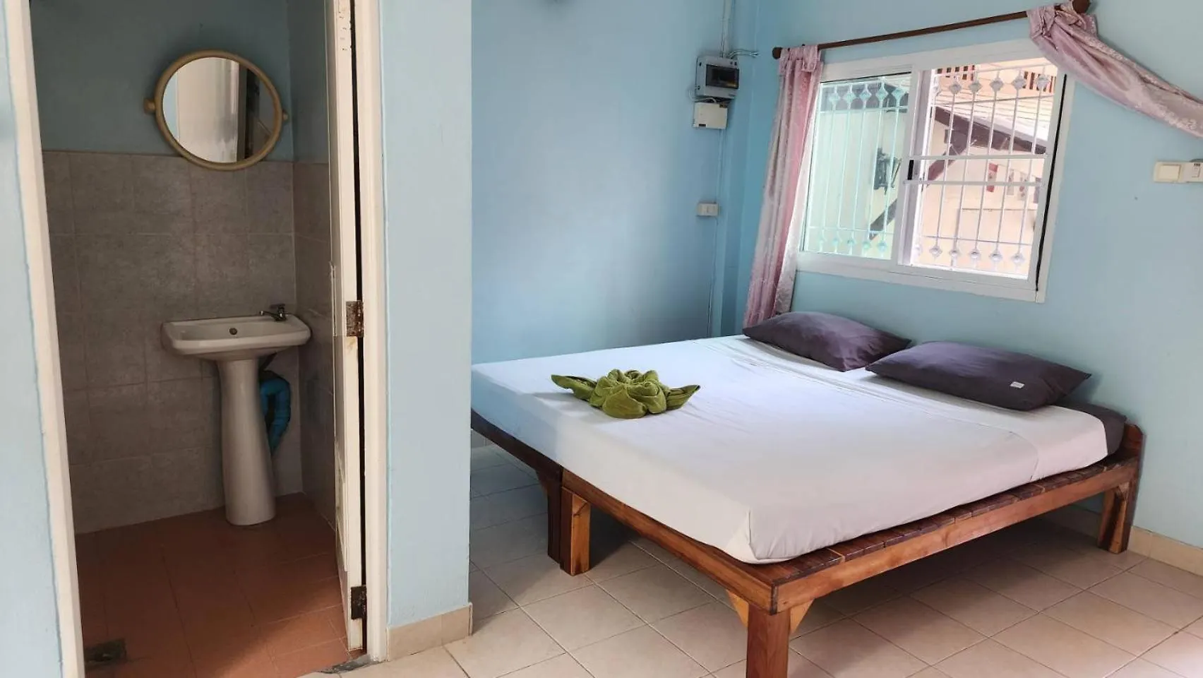 Sarin Guesthouse สาริน Koh Tao Thailand